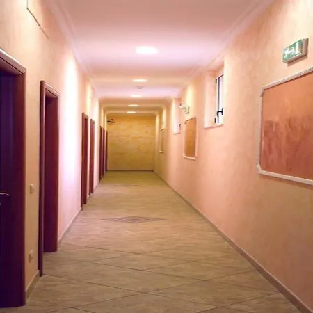 Отель Kriss